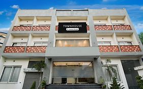 Oyo Townhouse Vibhuti Khand Gomti Nagar Formerly Pratham Inn